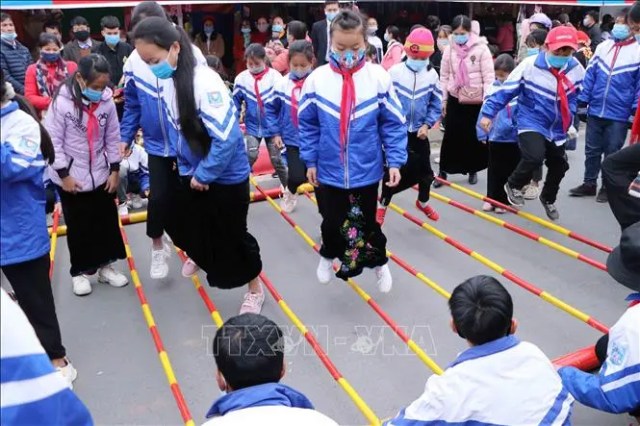 Tưng bừng ngày hội giao lưu văn hóa, chào đón năm mới ở huyện Than Uyên