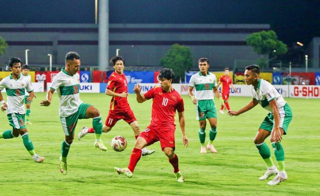 Tuyển Việt Nam và tuyển Indonesia cầm chân nhau 0 - 0, vé bán kết bảng B chờ lượt trận cuối