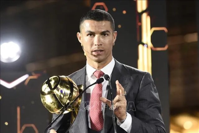 UEFA khuyến cáo các cầu thủ không nên bắt chước Ronaldo