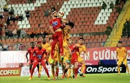 V.League 2020: Thắng Hồng Lĩnh Hà Tĩnh 1-0, Hà Nội bám sát Viettel