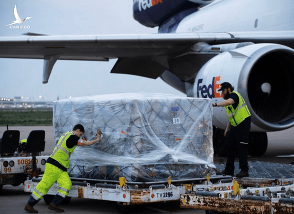 Vai trò của Việt Nam trong lô hàng 450.000 bộ quần áo bảo hộ y tế? Vai trò của Việt Nam trong lô hàng 450.000 bộ quần áo bảo hộ y tế?
