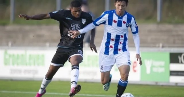 Văn Hậu 'biến mất' khỏi đội hình Heerenveen