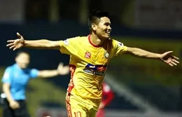 Thất bại khó tin, Hà Nội FC chờ đua... suất trụ hạng