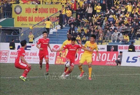 Vòng 3 V-League: Hoãn thêm trận Viettel - Becamex Bình Dương vì COVID-19