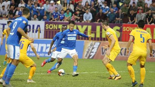 Vòng 4 V-League 2021: 'Chảo lửa' Vinh nung đốt Than Quảng Ninh