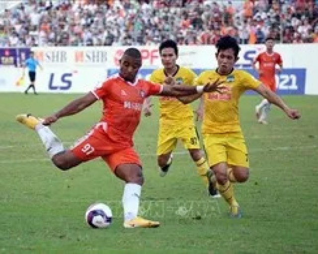 Hoàng Anh Gia Lai vững ngôi đầu bảng, Hà Nội FC thất thủ trên sân nhà