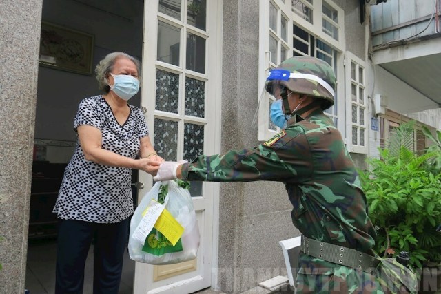 Xuyên tạc sự tham gia chống dịch của quân đội là tội ác