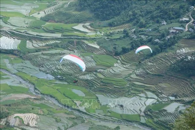 Yên Bái phát động chương trình 'Người Việt Nam đi du lịch Việt Nam' và khai mạc Festival dù lượn