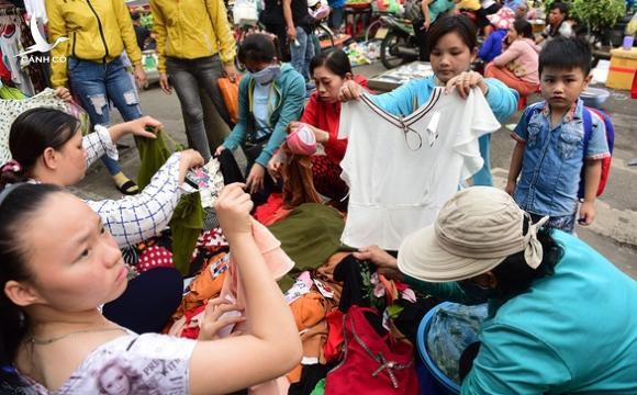 ‘Chúng tôi không hiểu vì sao phải làm thêm ngày thứ bảy’