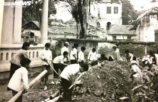 ‘Lớp học sau khi địch rút chạy’ - Bức ảnh chiến tranh vệ quốc tháng 2/1979 lay động lòng người